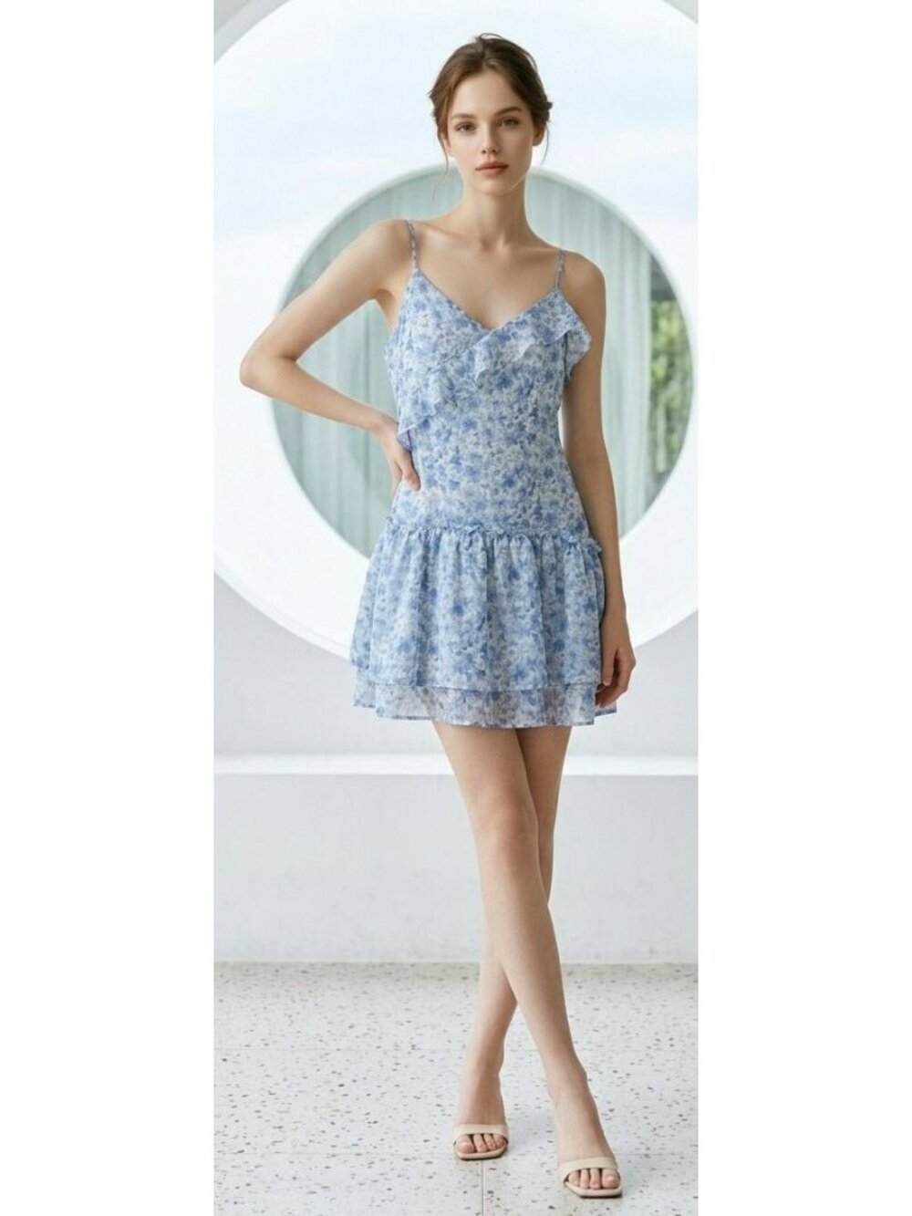 Storia Blue & White Floral Print Mini Dress Sz M Ruffled Neckline Tiered SKirt